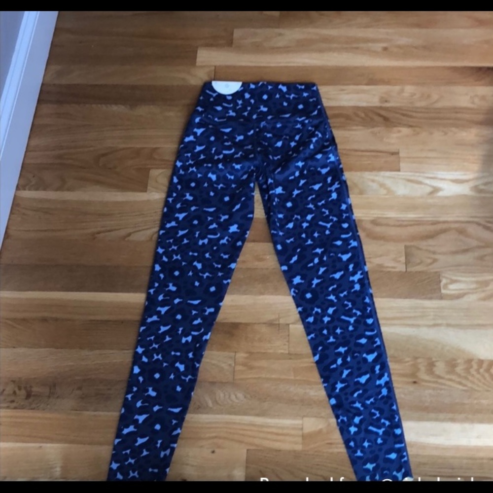 American Eagle Aerie blue leopard leggings